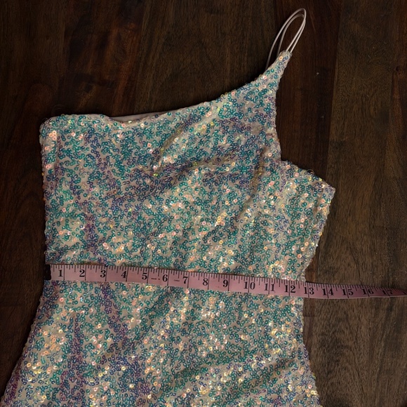 Missguided Doll Iridescent One-Shoulder Sequin Mini Dress - Picture 7 of 7